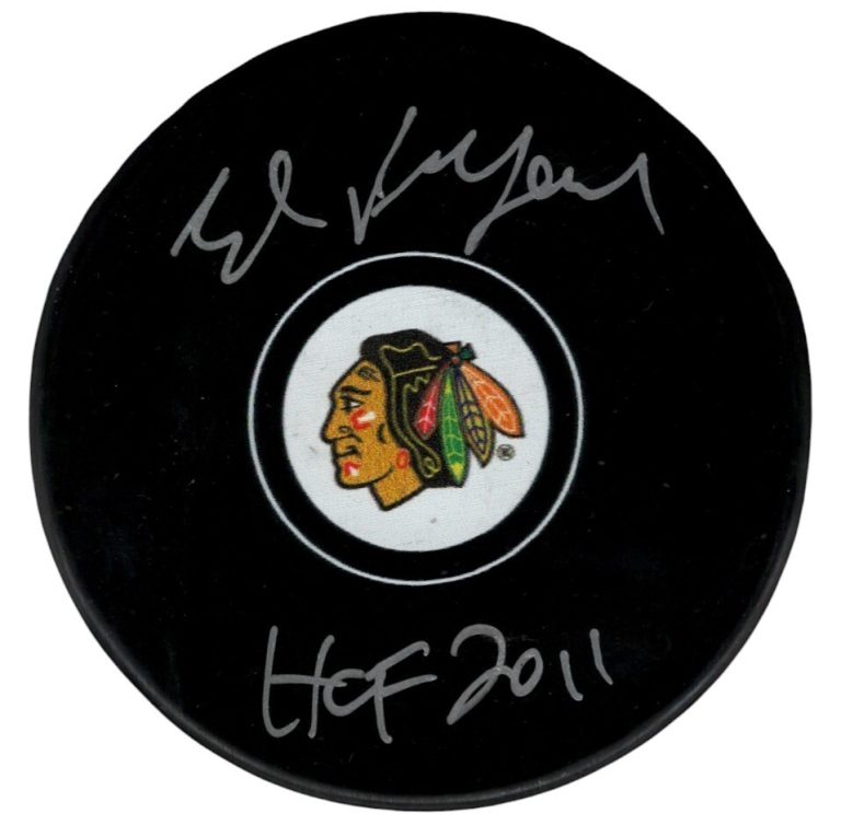 Ed Belfour Signed Chicago Blackhawks Logo Puck w/ HOF 2011 Beckett Wit BAS COA