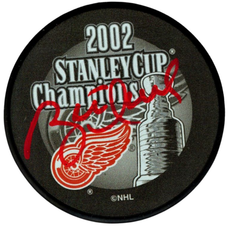 Brett Hull Signed 2002 Stanley Cup Detroit Red Wings Puck Beckett Wit BAS COA
