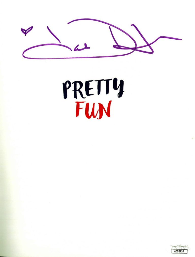 Kate Hudson signed 2017 Pretty Fun Hardcover Book- JSA #AC92410