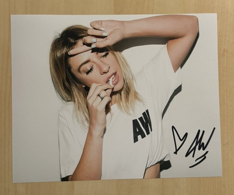 ALISON WONDERLAND DJ SIGNED AUTOGRAPHED 8x10 PHOTO EDM STAR VERY RARE COA