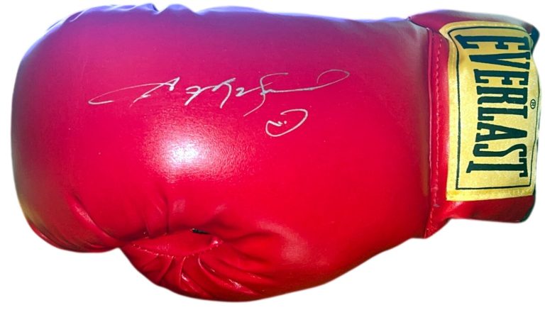Sugar Ray Leonard Signed Everlast Right Boxing Glove – Beckett Rev (Red/14oz)