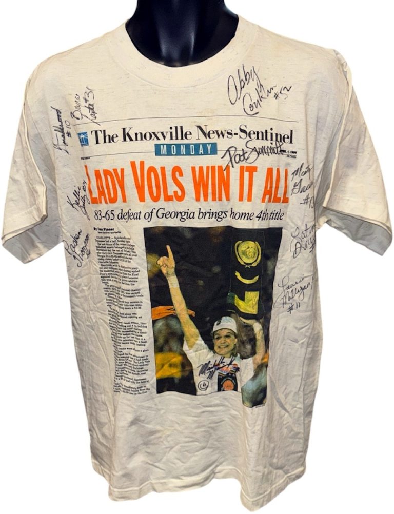 Lady Vols 1995-96 Natl Champs Team Signed T-Shirt 10 Sig- Beckett Pat Summitt