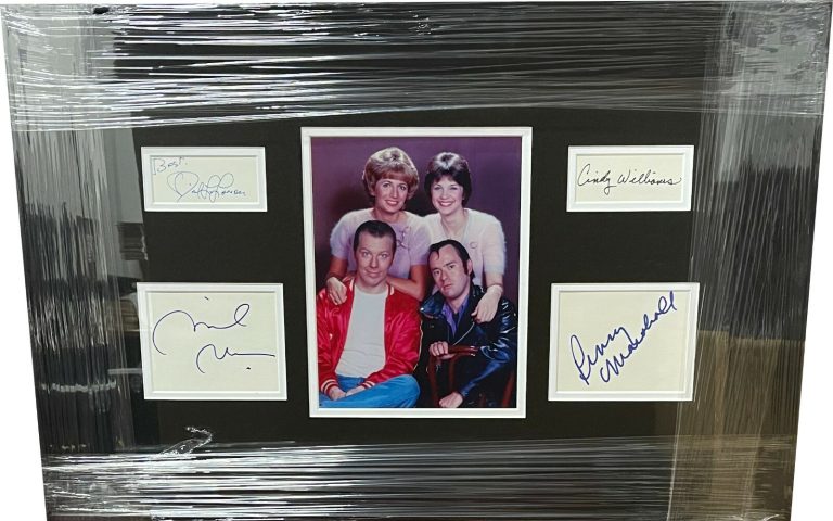 Laverne & Shirley signed 4 sigs Framed David Lander/Michael McKean -Beckett