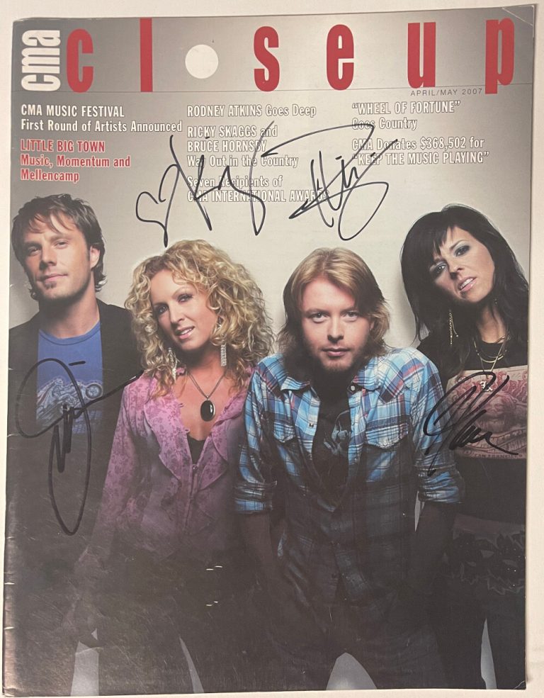 Little Big Town signed 2007 CMA Close Up Full Magazine-4 sigs - Beckett Review