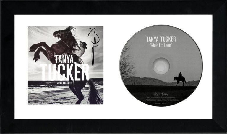 Brandi Carlile signed 2019 Tanya Tucker While I'm Livin' Album Cover Booklet/CD
