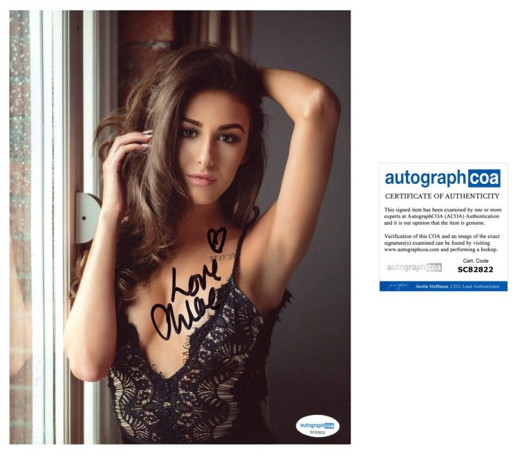 Chloe Veitch ‘Too Hot To Handle’ Sexy Signed 8x10 Photo ACOA Netflix Reality TV