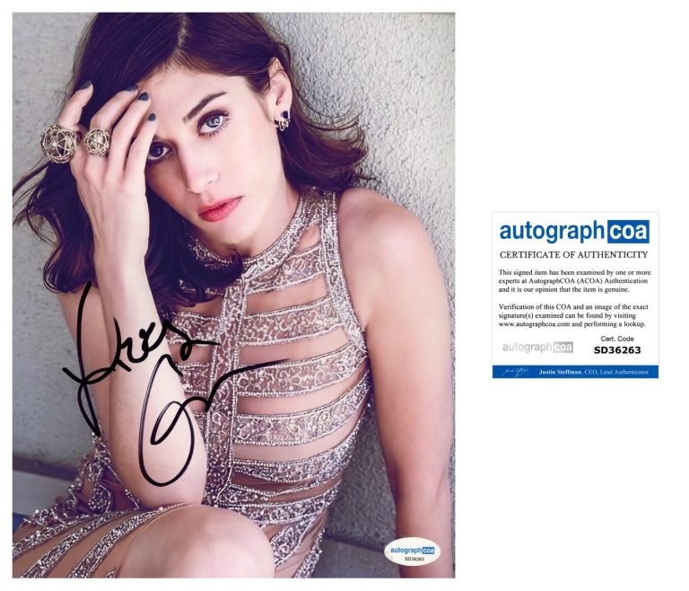 Lizzy Caplan ‘Mean Girls’ Actress Signed 8x10 Photo Sexy ACOA