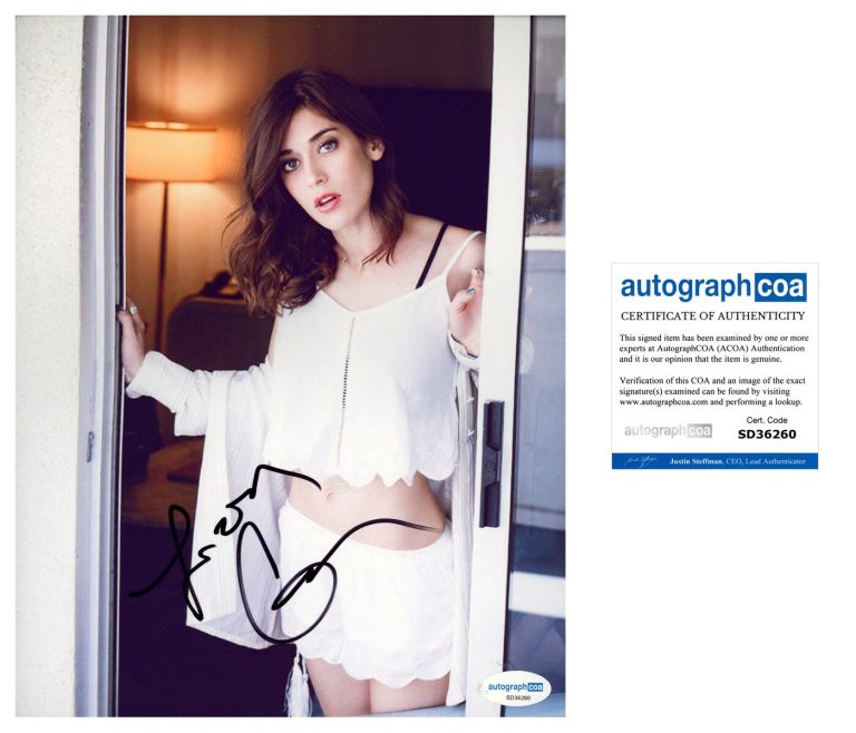 Lizzy Caplan ‘Mean Girls’ Actress Signed 8x10 Photo Sexy ACOA