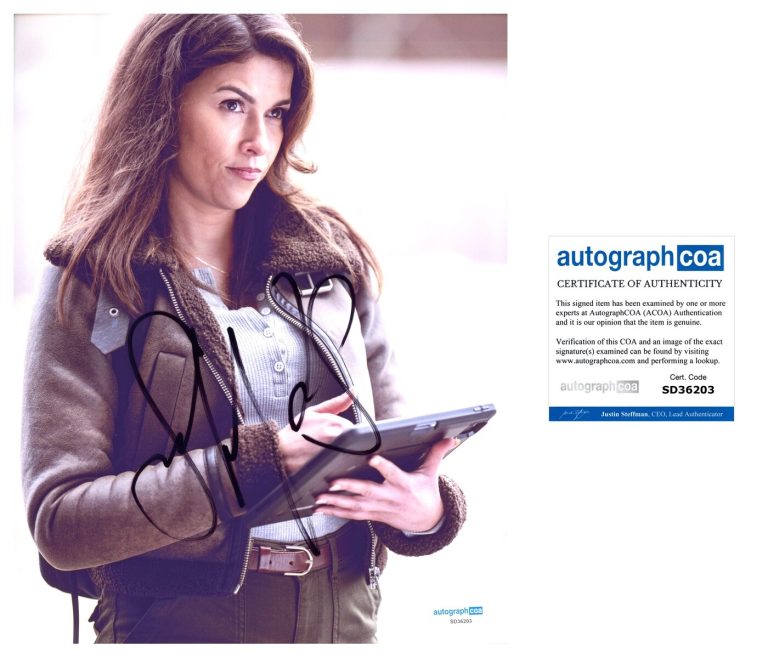 Sofia Pernas ‘Tracker’ Sexy Actress Signed 8x10 Photo ‘Billie Matalon’ ACOA