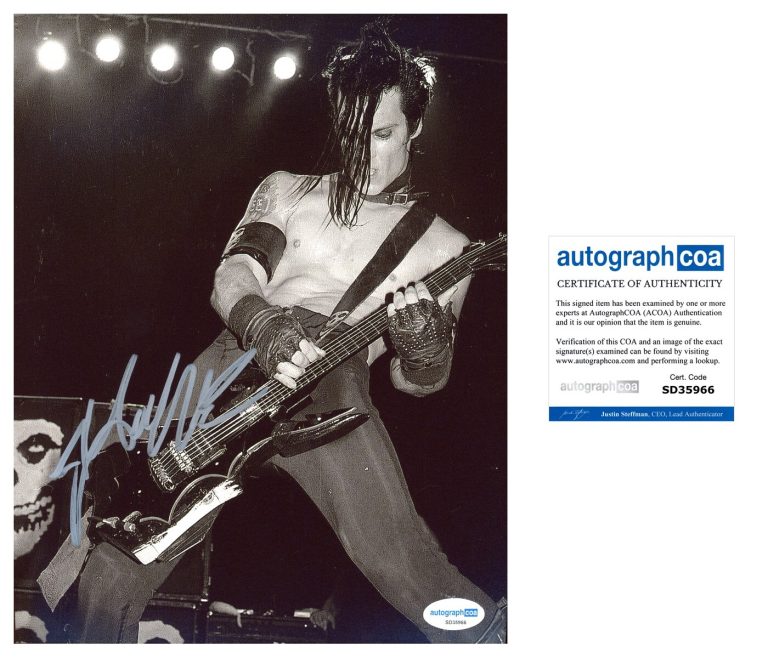 Doyle Wolfgang Von Frankenstein ‘The Misfits’ Signed 8x10 Photo ACOA
