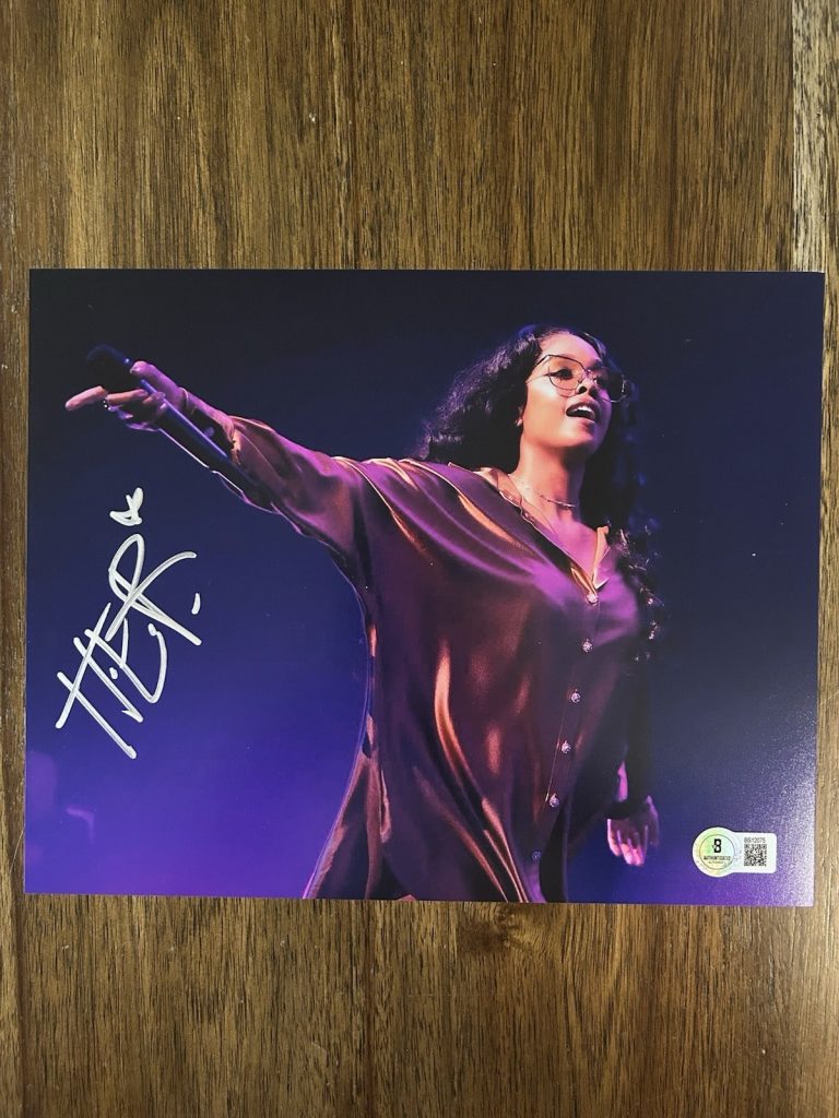 ‘H.E.R.’ Signed Gabriella Wilson Autographed 8x10 Photo Beckett Certified RARE