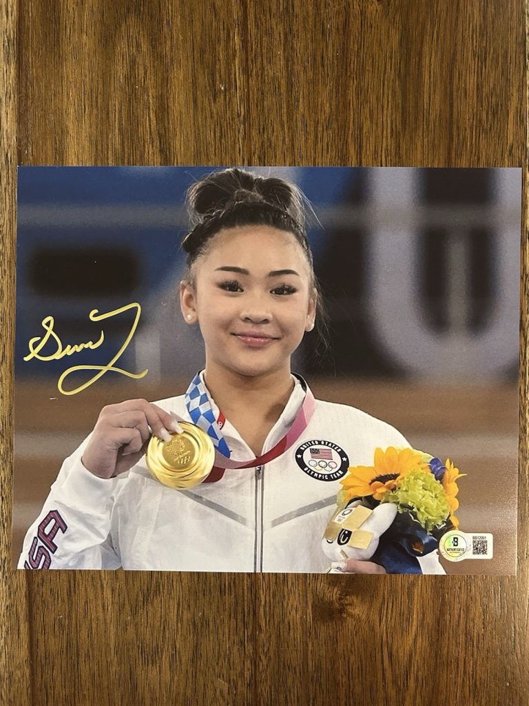 Suni Lee Signed 8x10 photo Gymnast USA Star PROOF Rare Beckett Certified
