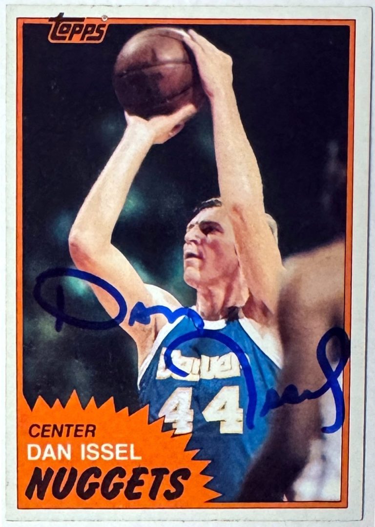 Dan Issel signed 1981-82 Topps On Card Auto #11- COA (Denver Nuggets)