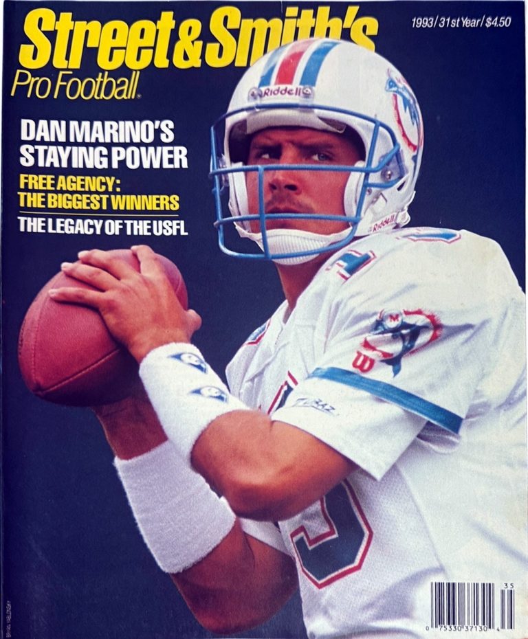 1993 Street & Smith's Pro Football Full Magazine/Dan Marino/Miami Dolphins