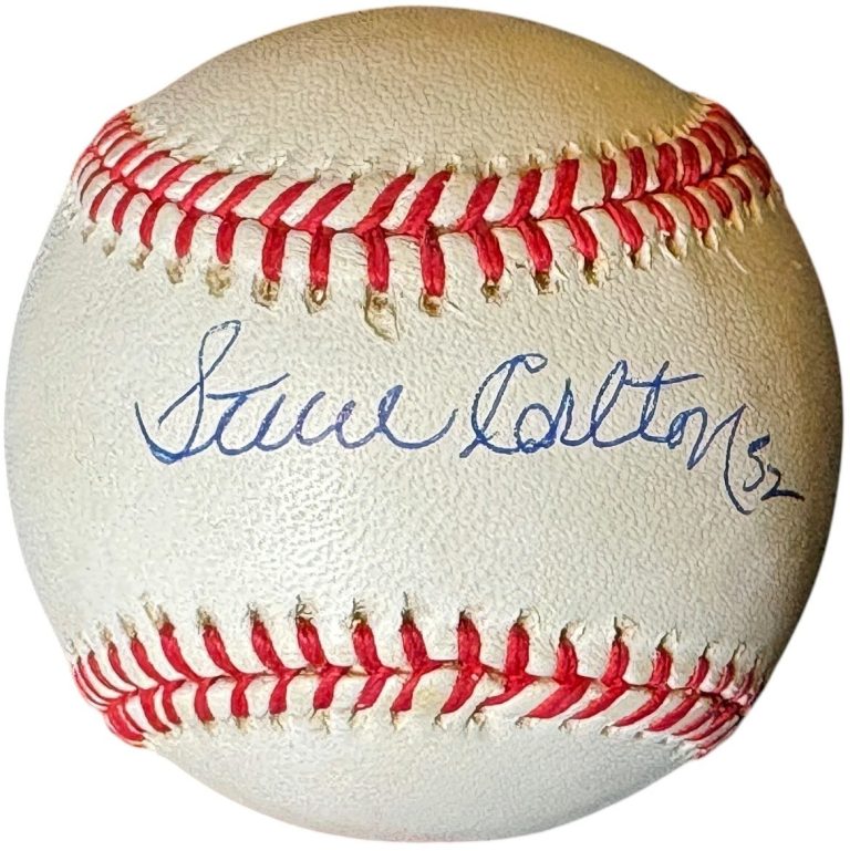 Steve Carlton signed Official Rawlings RONL National League Baseball #32 - COA