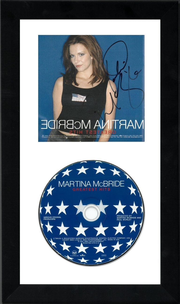 Martina McBride signed 2001 Greatest Hits Album Cover Booklet w/ CD Framed - JSA