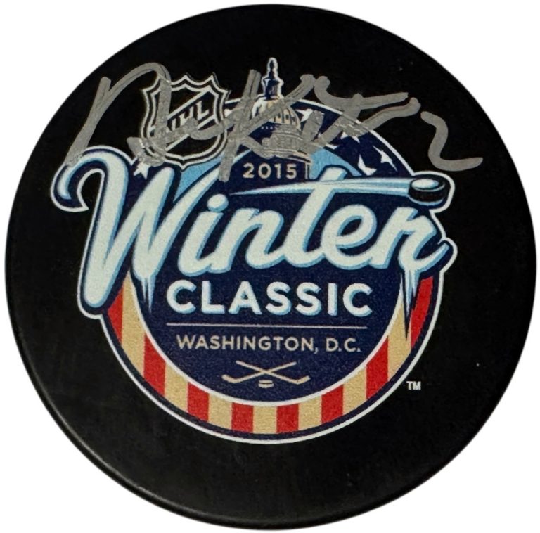 Duncan Keith signed NHL 2015 Winter Classic Hockey Puck- COA -  (Blackhawks/HOF)