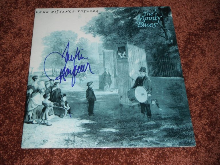 THE MOODY BLUES JUSTIN HAYWARD SIGNED LONG DISTANCE VOYAGER VINYL ALBUM