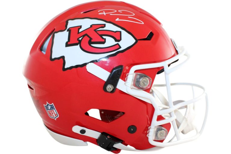 Patrick Mahomes Autographed Kansas City Chiefs Helmet Speedflex Beckett 58536