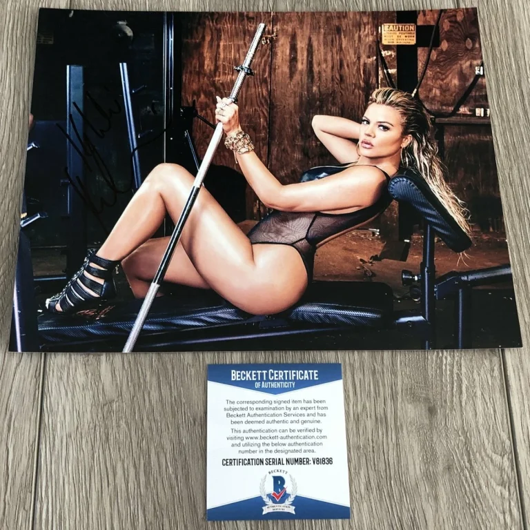 KHLOE KARDASHIAN SIGNED KEEPING UP WITH THE 8x10 PHOTO w/EXACT PROOF BECKETT COA