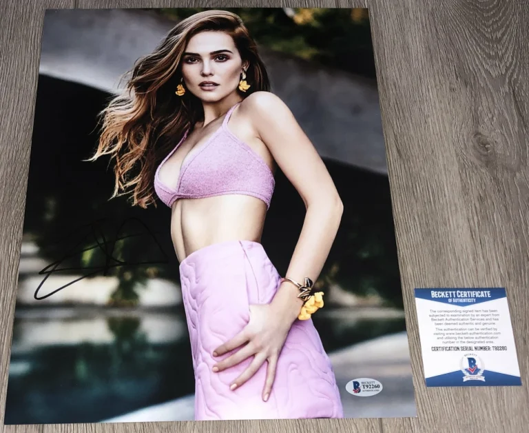 ZOEY DEUTCH SIGNED THE POLITICIAN 11x14 PHOTO w/EXACT PROOF & BECKETT BAS COA