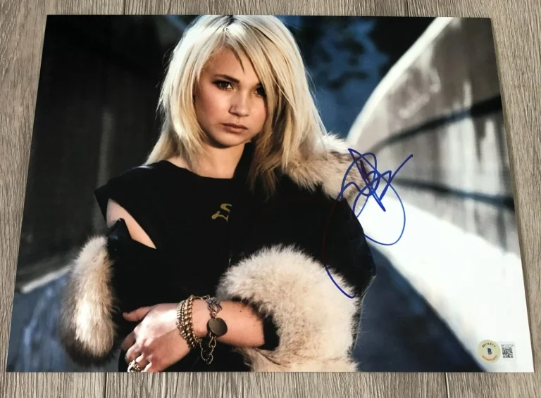 JUNO TEMPLE SIGNED TED LASSO MALEFICENT 11x14 PHOTO wEXACT PROOF BECKETT BAS COA