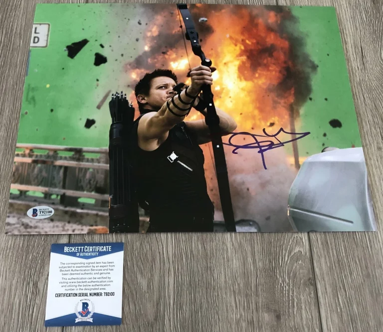 JEREMY RENNER SIGNED THE AVENGERS HAWKEYE 11x14 PHOTO w/PROOF & BAS BECKETT COA