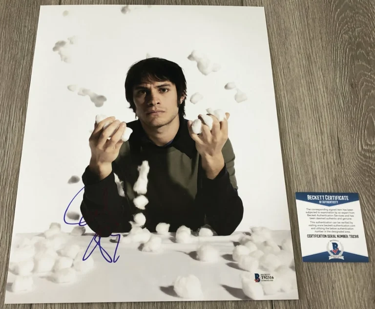 GAEL GARCIA BERNAL SIGNED MOZART IN THE JUNGLE 11x14 PHOTO BAS BECKETT COA PROOF