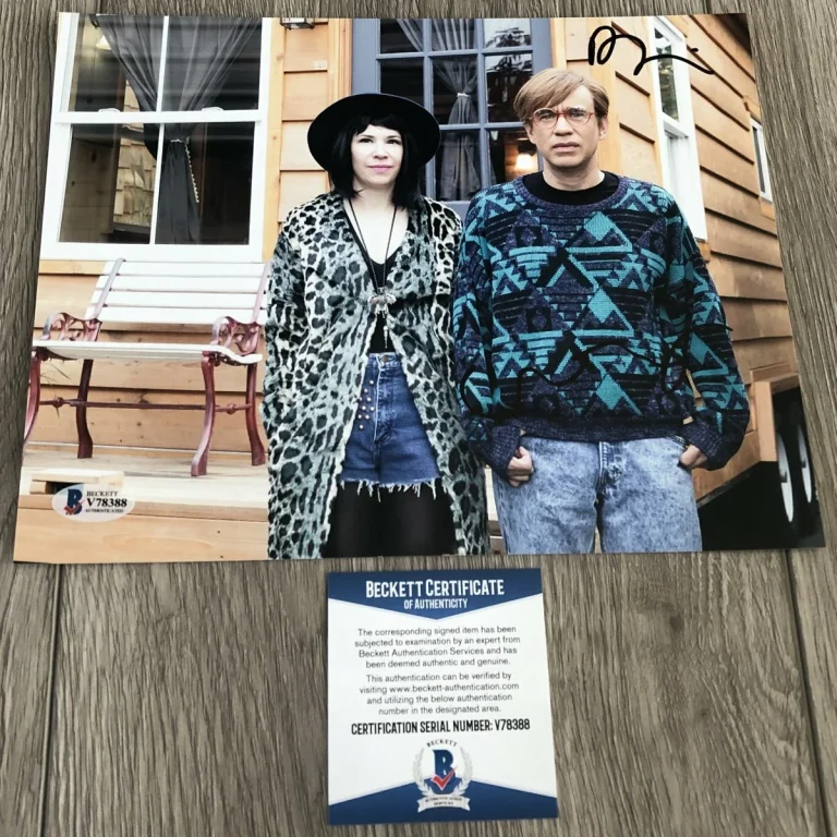 PORTLANDIA CARRIE BROWNSTEIN & FRED ARMISEN SIGNED 8x10 PHOTO wPROOF BECKETT COA