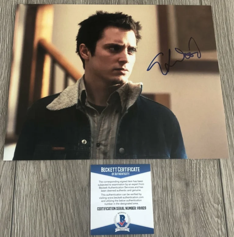 ELIJAH WOOD SIGNED GREEN STREET HOOLIGANS 8x10 PHOTO A w/EXACT PROOF BECKETT COA