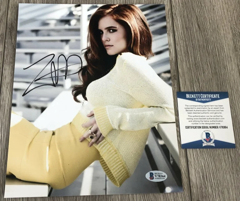 ZOEY DEUTCH SIGNED SET IT UP DIRTY GRANDPA 8x10 PHOTO w/PROOF & BECKETT BAS COA