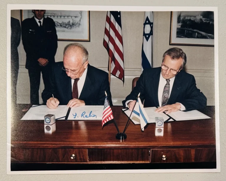 Yitzhak Rabin Signed Autographed 8x10 Photo JSA Letter Israel Prime Minister