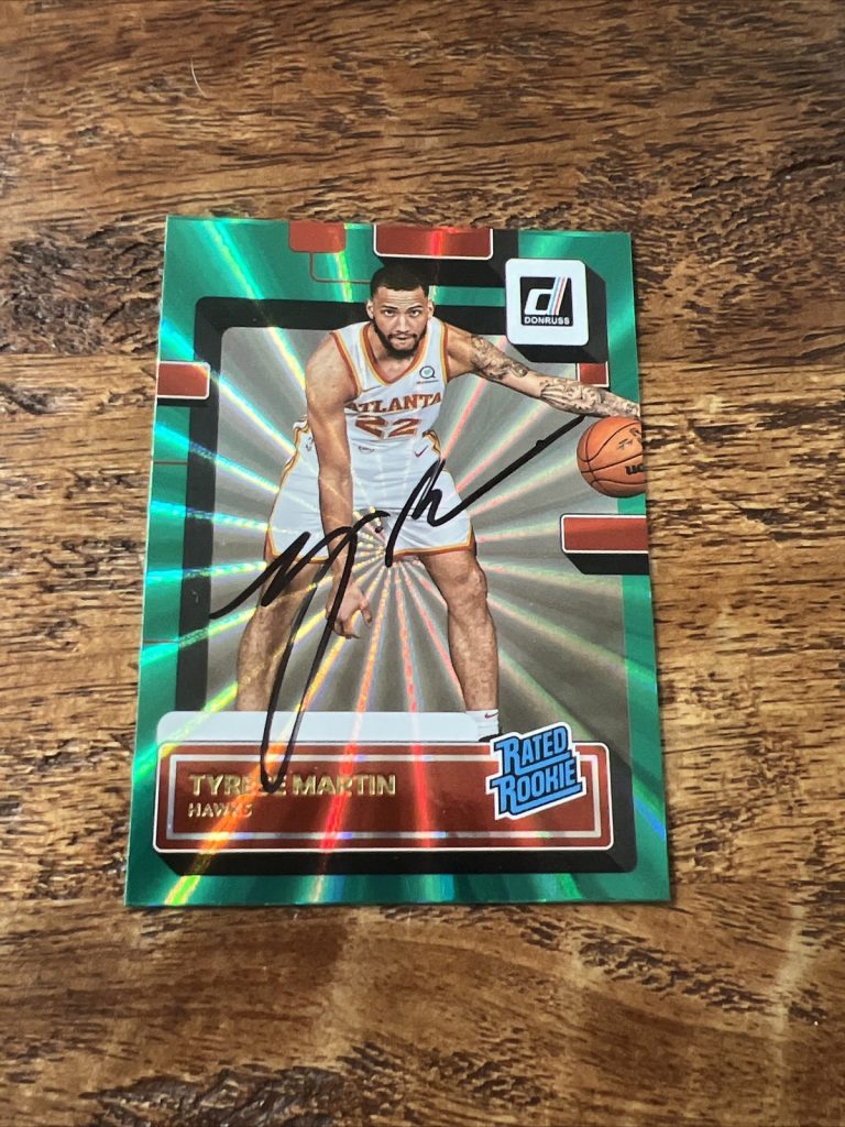 Tyrese Martin IP Signed 2022-23 Donruss Rated Rookie Green Holo Card Hawks Auto