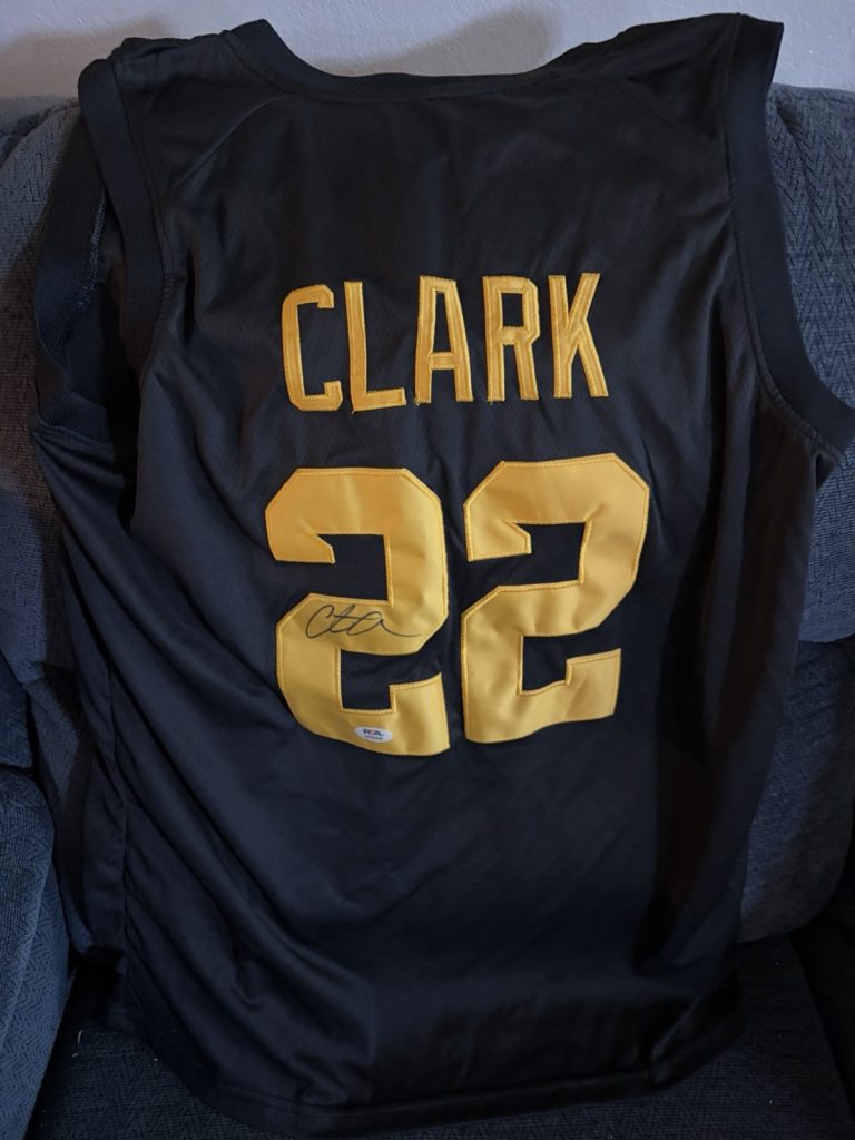 Caitlin Clark SIGNED Iowa Hawkeyes Jersey PSA Authenticated L WNBA Stitched