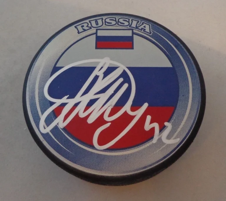 Artem Anisimov Chicago Blackhawks signed Team Russia Puck autographed Hawks
