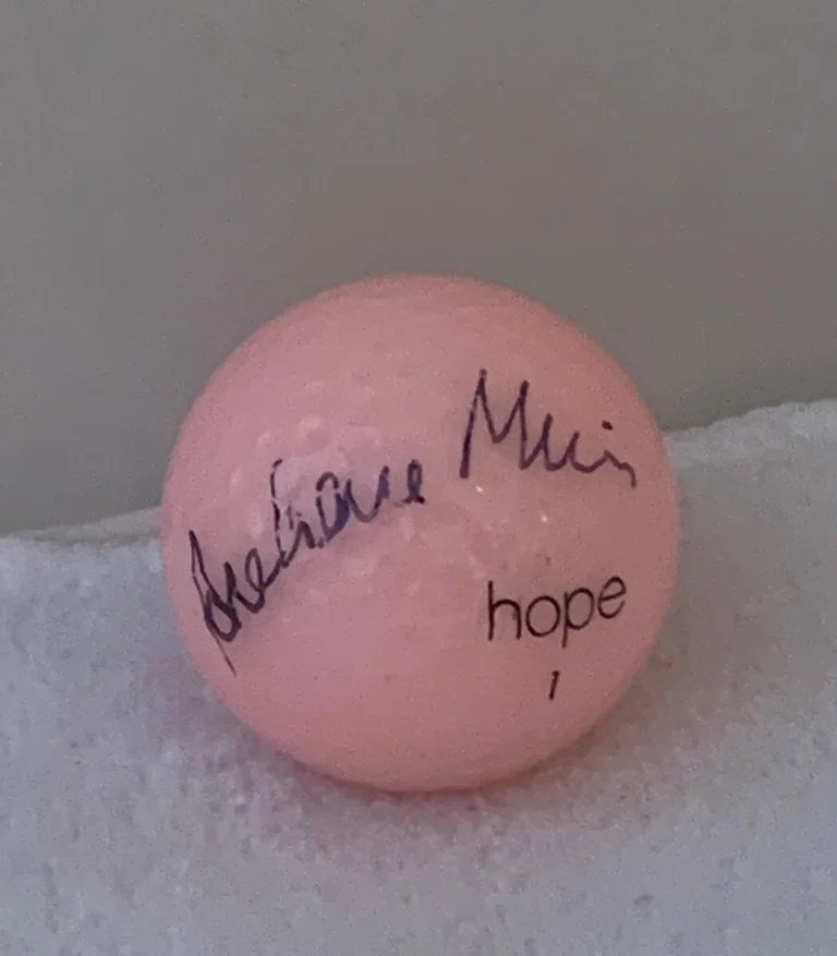 Azahara Munoz signed Pink Wilson Hope Golf Ball autographed LPGA Spain