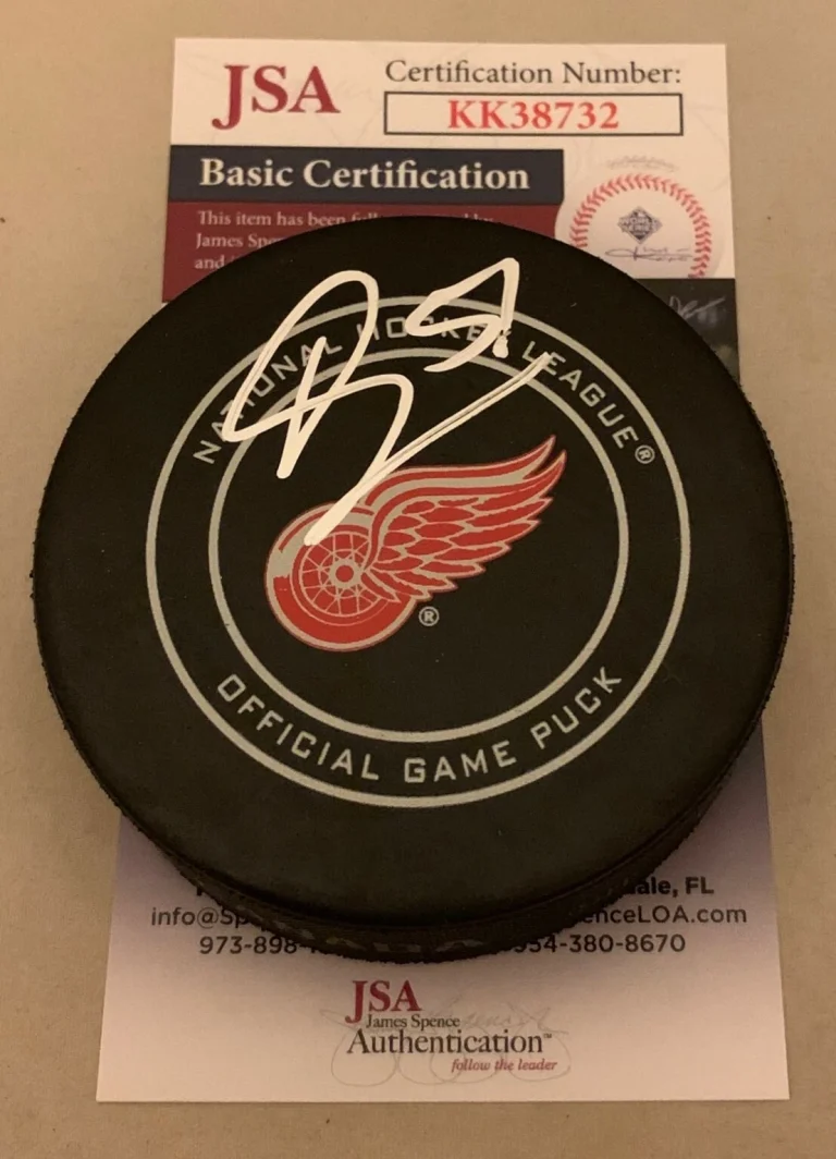 Frans Nielsen signed Detroit Red Wings Official Game Puck autographed JSA