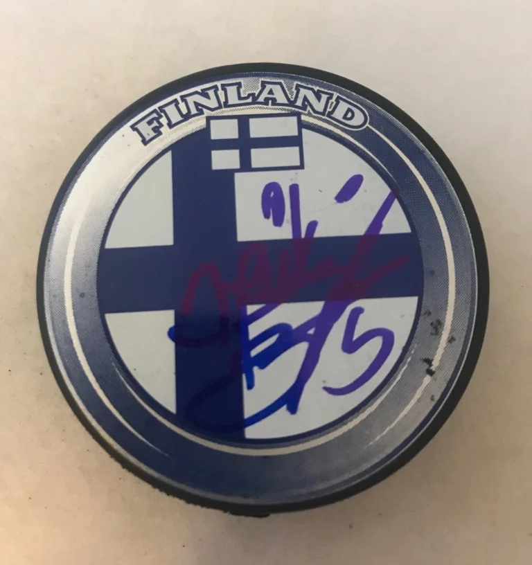 Henrik Borgstrom Florida Panthers signed Finland puck autographed