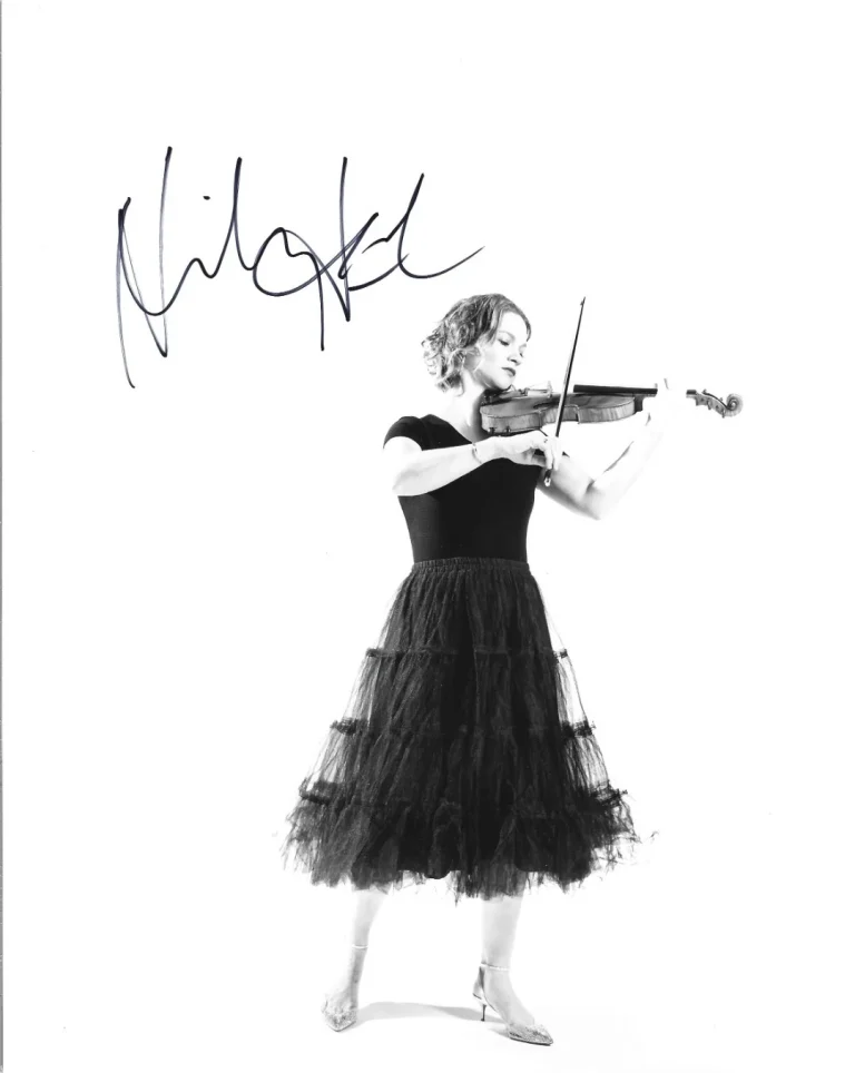 Hilary Hahn violinist REAL hand SIGNED 8x10