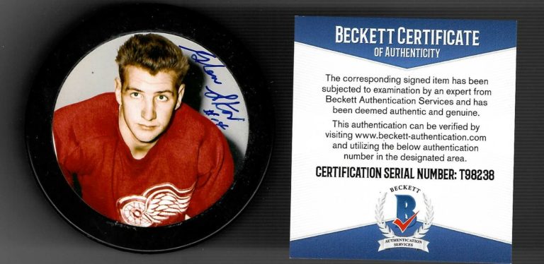 Glen Skov Signed Detroit Red Wings Photo Puck Beckett COA