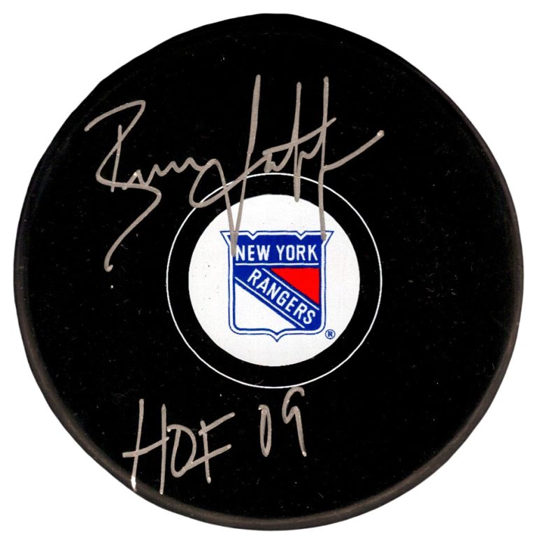 Brian Leetch Signed New York Rangers Puck w/ HOF 09 Beckett Witness BAS COA