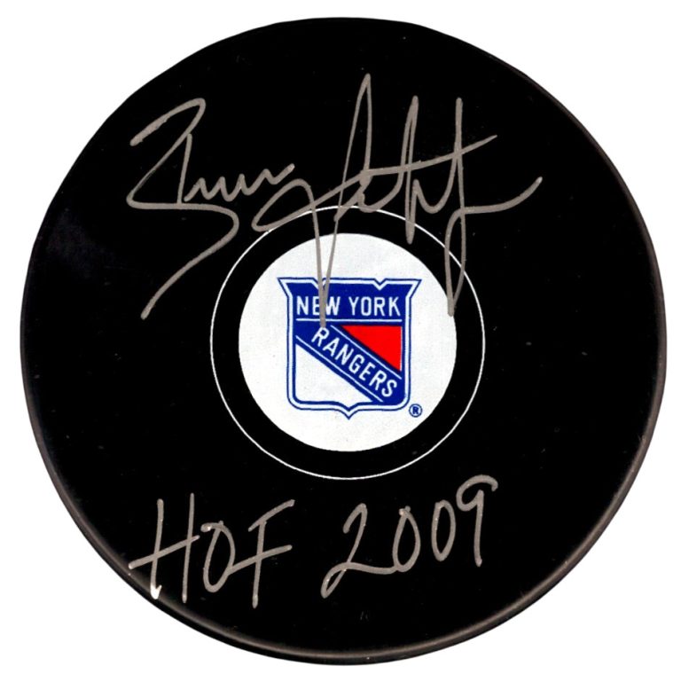 Brian Leetch Signed New York Rangers Puck w/ HOF 2009 Beckett Witness BAS COA
