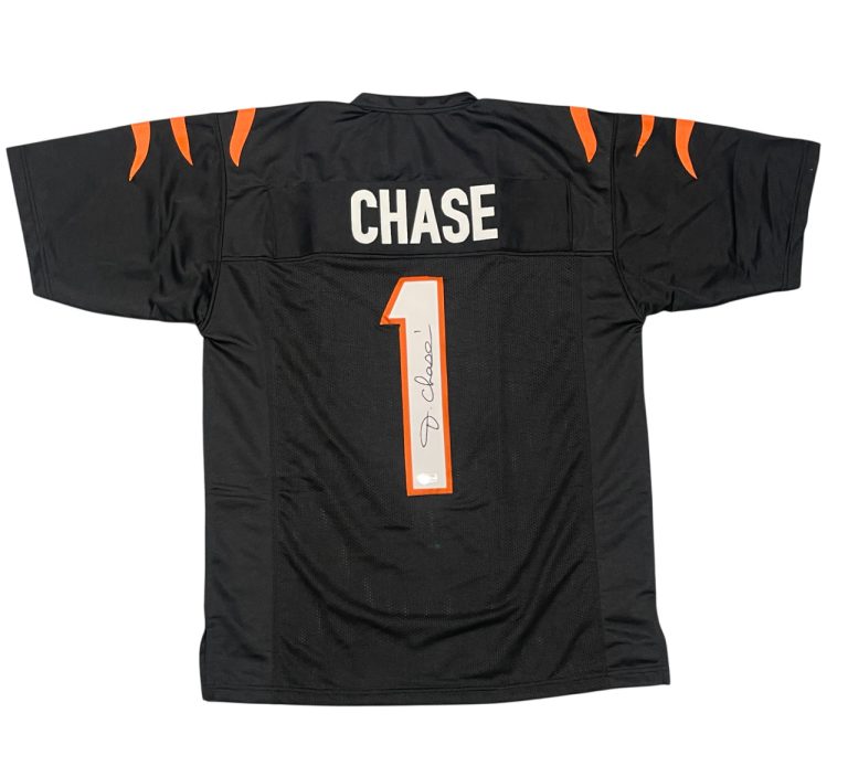 Ja'Marr Chase Signed Cincinnati Bengals Custom Black Jersey Beckett BAS COA