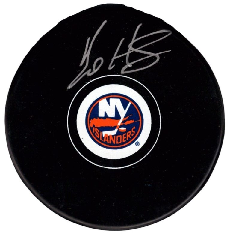 Bo Horvat Signed New York Islanders Logo Puck Beckett Witness BAS COA
