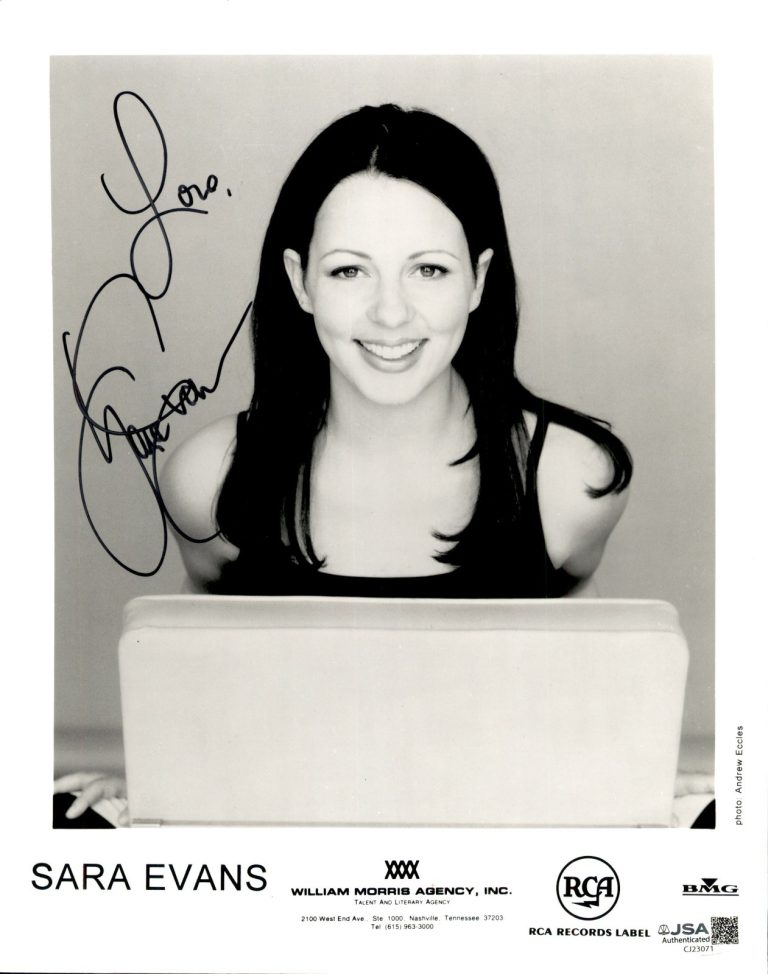 Sara Evans Signed Publicity 8x10 Photo #1 JSA COA