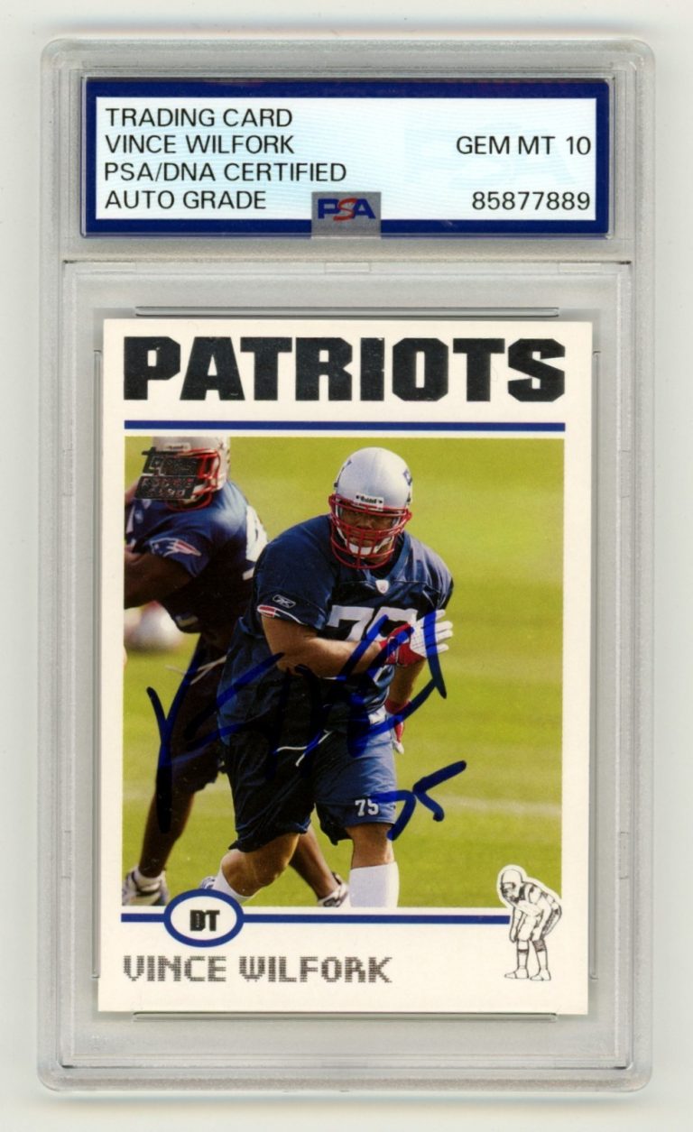 Vince Wilfork 2004 Topps #327 Signed Rookie RC PSA 10 Auto New England Patriots