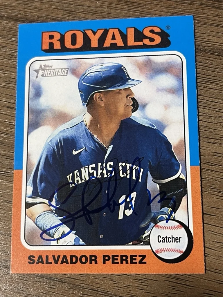 SIGNED BASEBALL CARD AUTO KC ROYALS SALVADOR PEREZ TOPPS HERITAGE 2024 #185