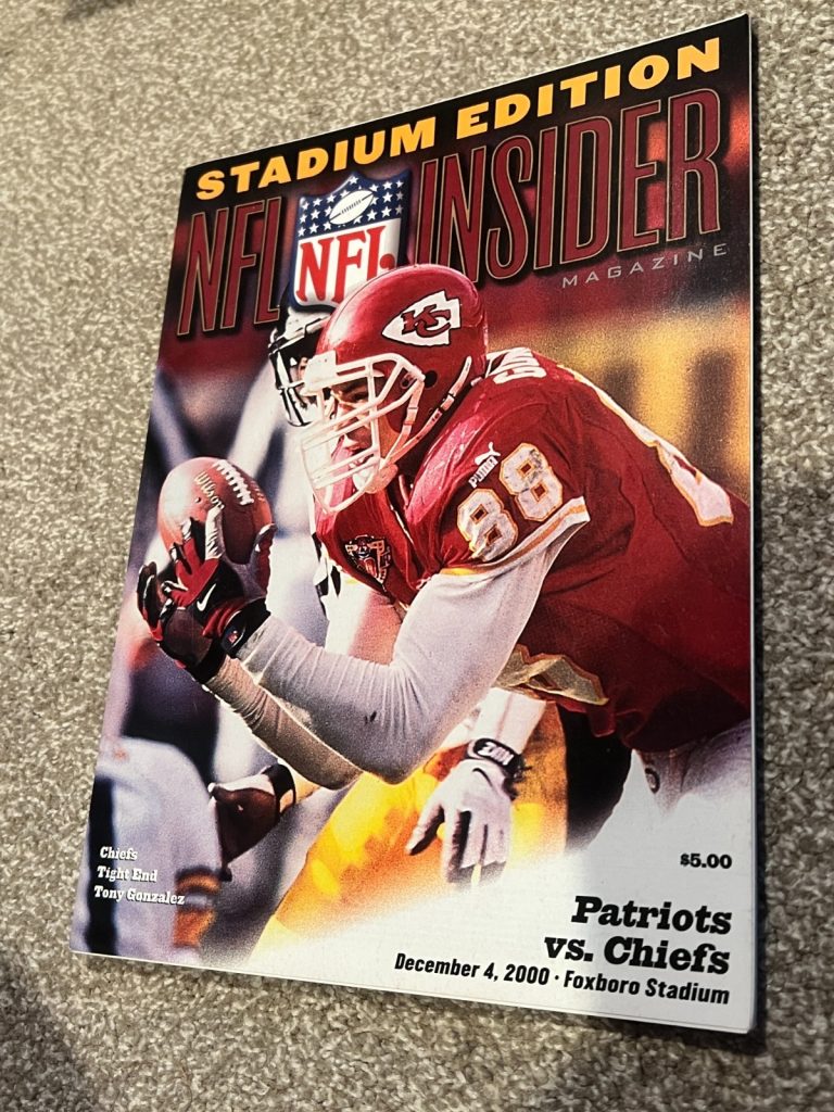 FOOTBALL PROGRAM KANSAS CITY CHIEFS NEW ENGLAND PATRIOTS 12/4 2000 TONY G.
