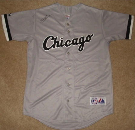 JIM THOME AUTOGRAPHED JERSEY (WHITE SOX) W/ PROOF!