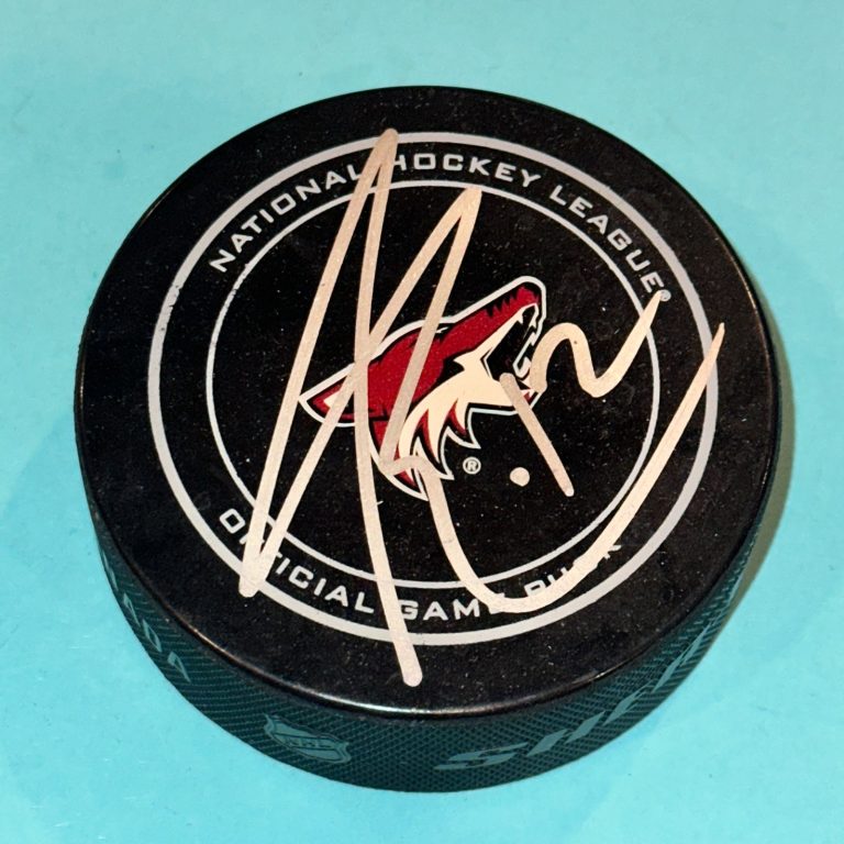 PAUL BISSONNETTE Signed Arizona COYOTES Official GAME Puck Beckett (BAS)